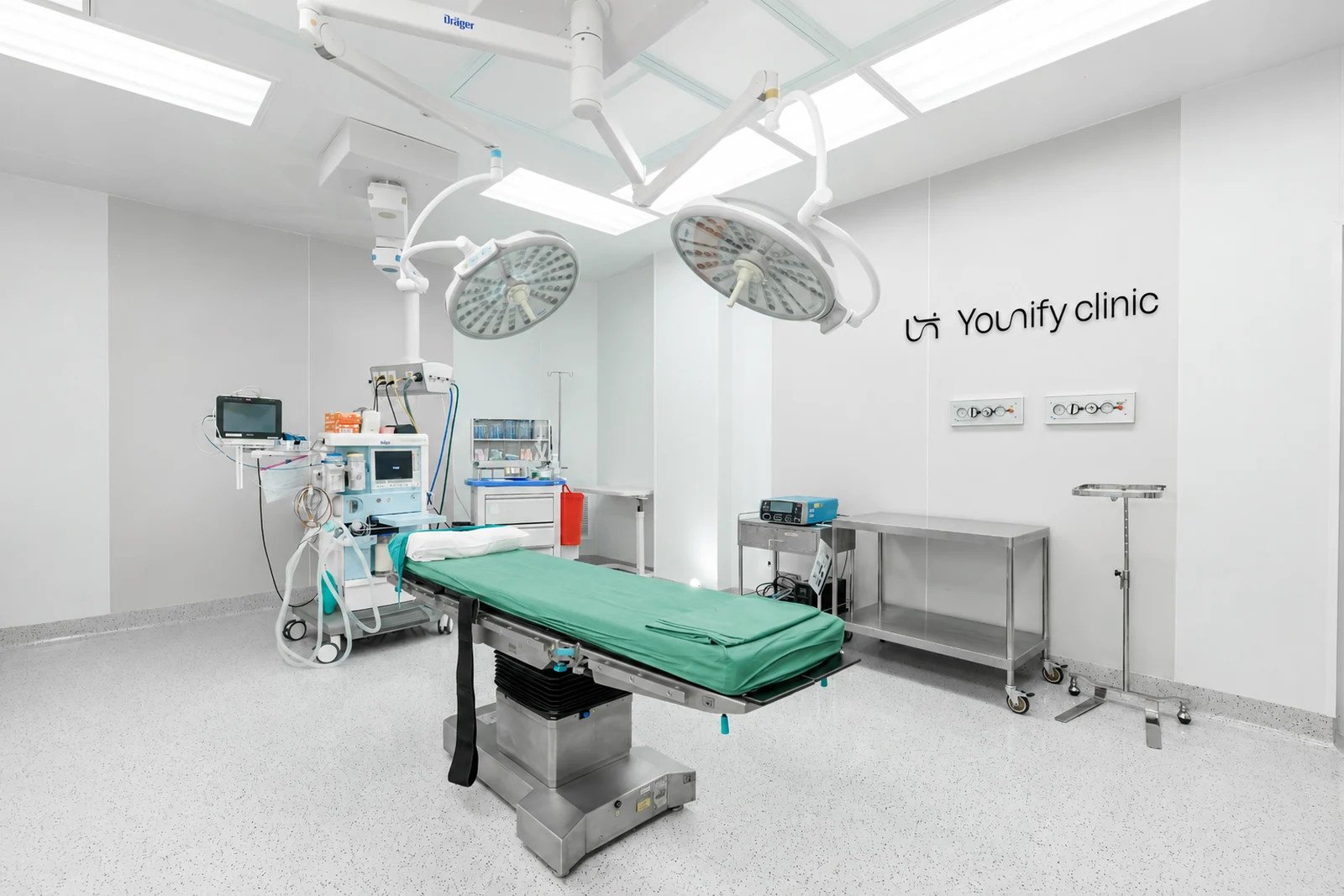 ห้องผ่าตัดที่ YOUNIFY Clinic